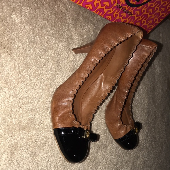 Read description-Tory Burch Romy Mid-Heel Almond & Black Heels Size 9.5 - Picture 4 of 10